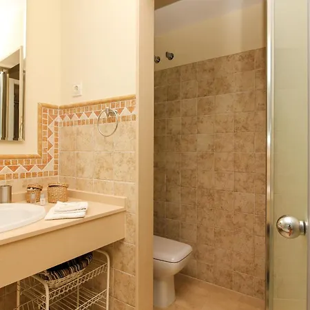 Apartment Malibu B5 - Luxury 2br 3 By Rafleys 7 Mins Walk To The Beach Ref 246 *