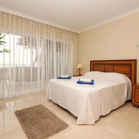 Malibu B5 - Luxury 2br 3 By Rafleys 7 Mins Walk To The Beach Ref 246 *