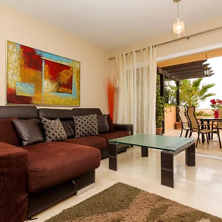 Apartment Malibu B5 - Luxury 2br 3 By Rafleys 7 Mins Walk To The Beach Ref 246 *